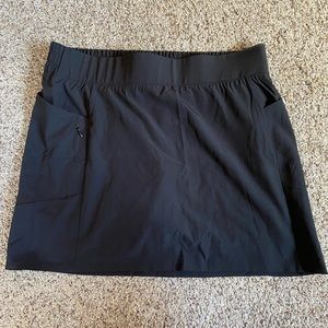 Black active skort